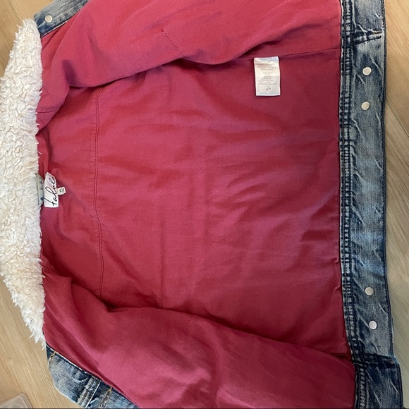 Aritzia talula Denim jacket with faux fur collar xs - Picture 5 of 9